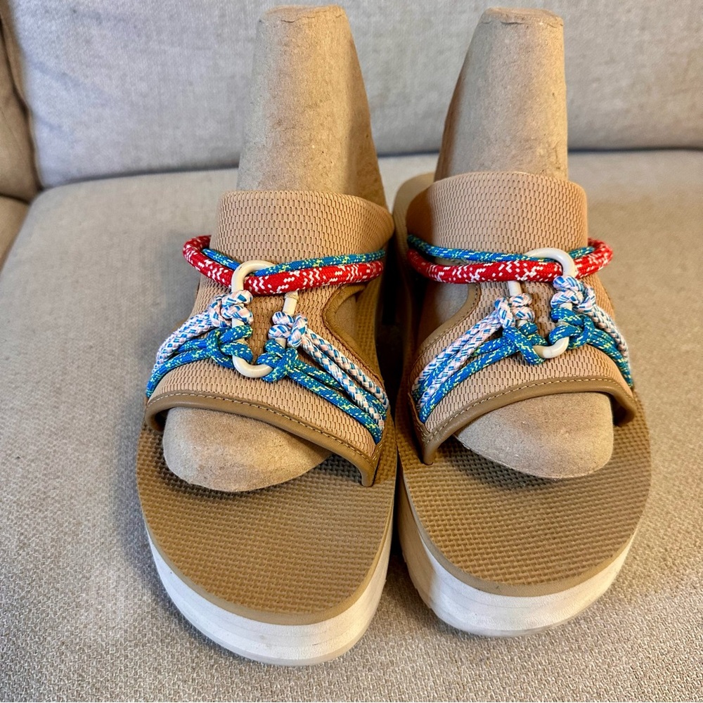 Teva Indio Carabiner Slide Rope Platform Sandals Stretchy tan, red, white, blue - Picture 3 of 11